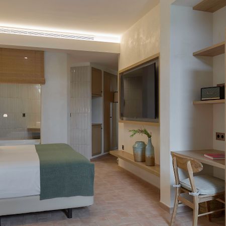 Cala San Miguel Ibiza Resort, Adults Only, Curio Collection By Hilton Port de Sant Miguel Экстерьер фото Deluxe Room