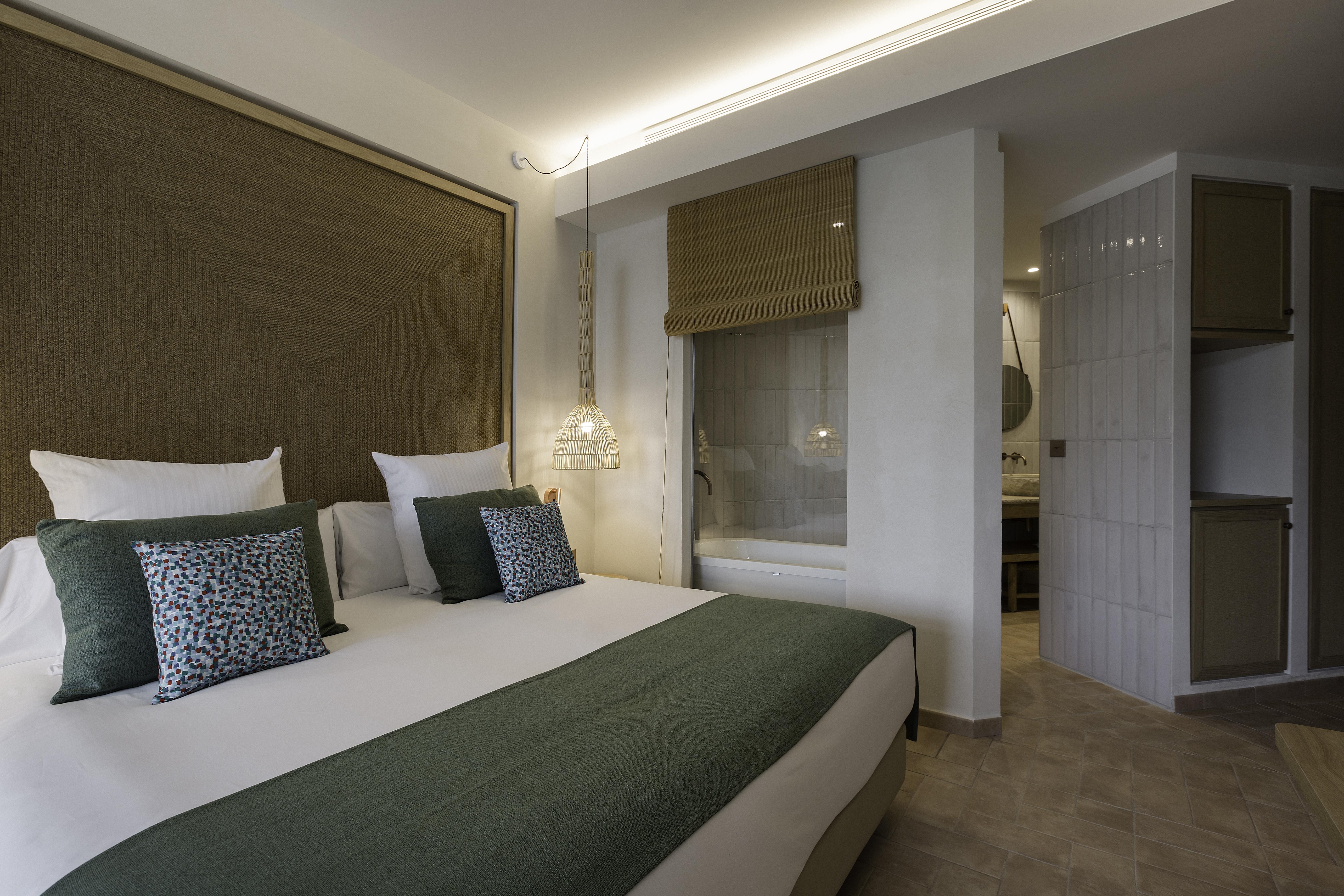 Cala San Miguel Ibiza Resort, Adults Only, Curio Collection By Hilton Port de Sant Miguel Экстерьер фото A room at the hotel