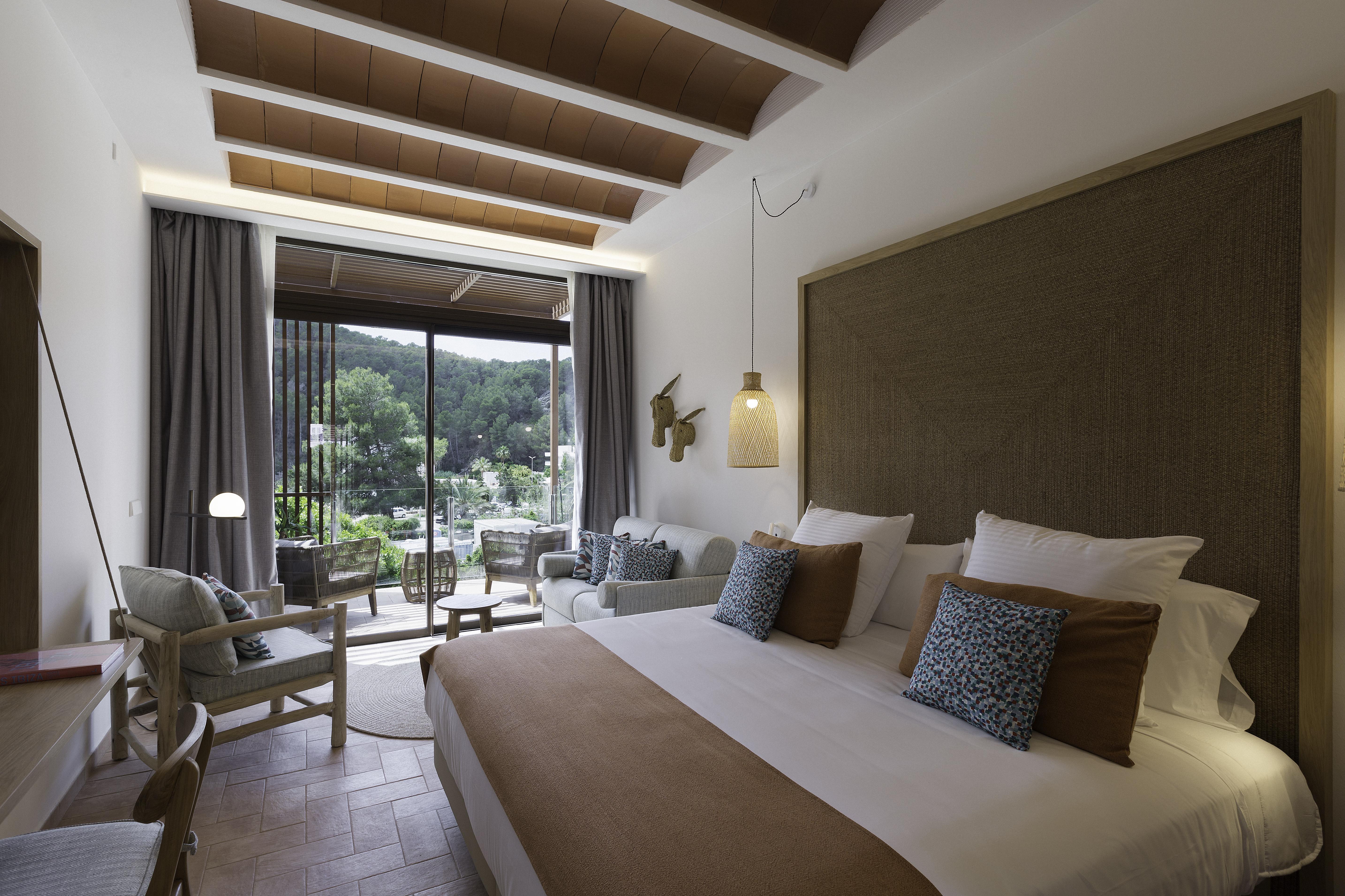 Cala San Miguel Ibiza Resort, Adults Only, Curio Collection By Hilton Port de Sant Miguel Экстерьер фото Deluxe Room