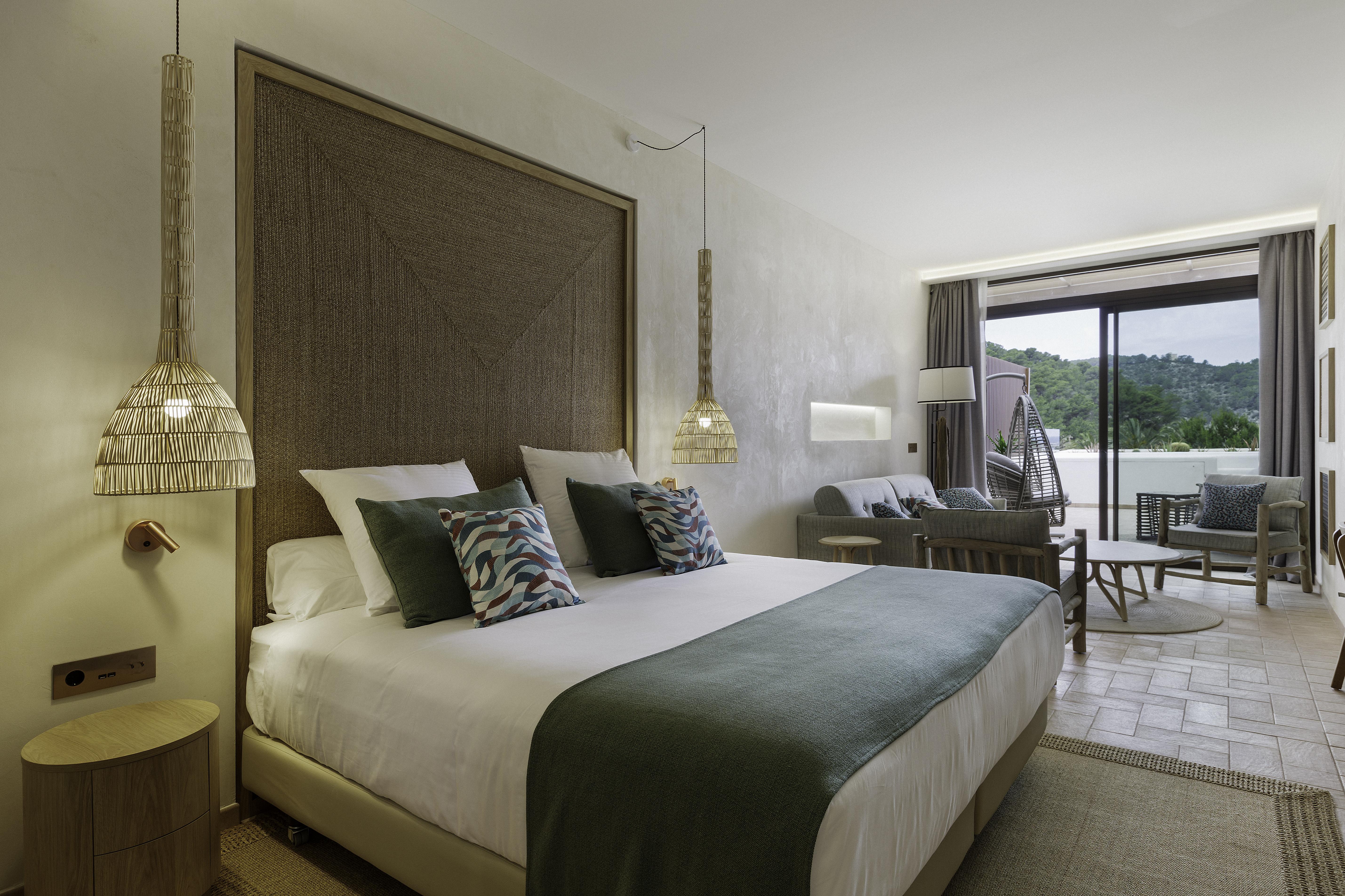 Cala San Miguel Ibiza Resort, Adults Only, Curio Collection By Hilton Port de Sant Miguel Экстерьер фото Deluxe room