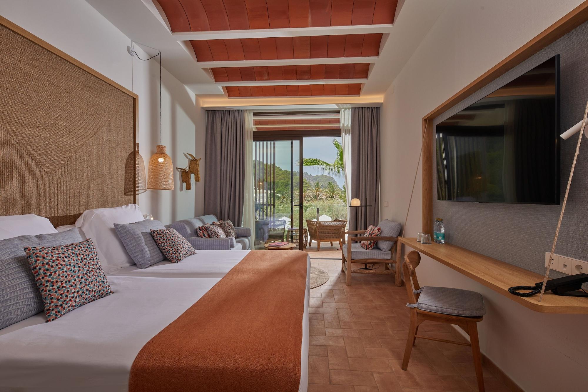 Cala San Miguel Ibiza Resort, Adults Only, Curio Collection By Hilton Port de Sant Miguel Экстерьер фото Deluxe room