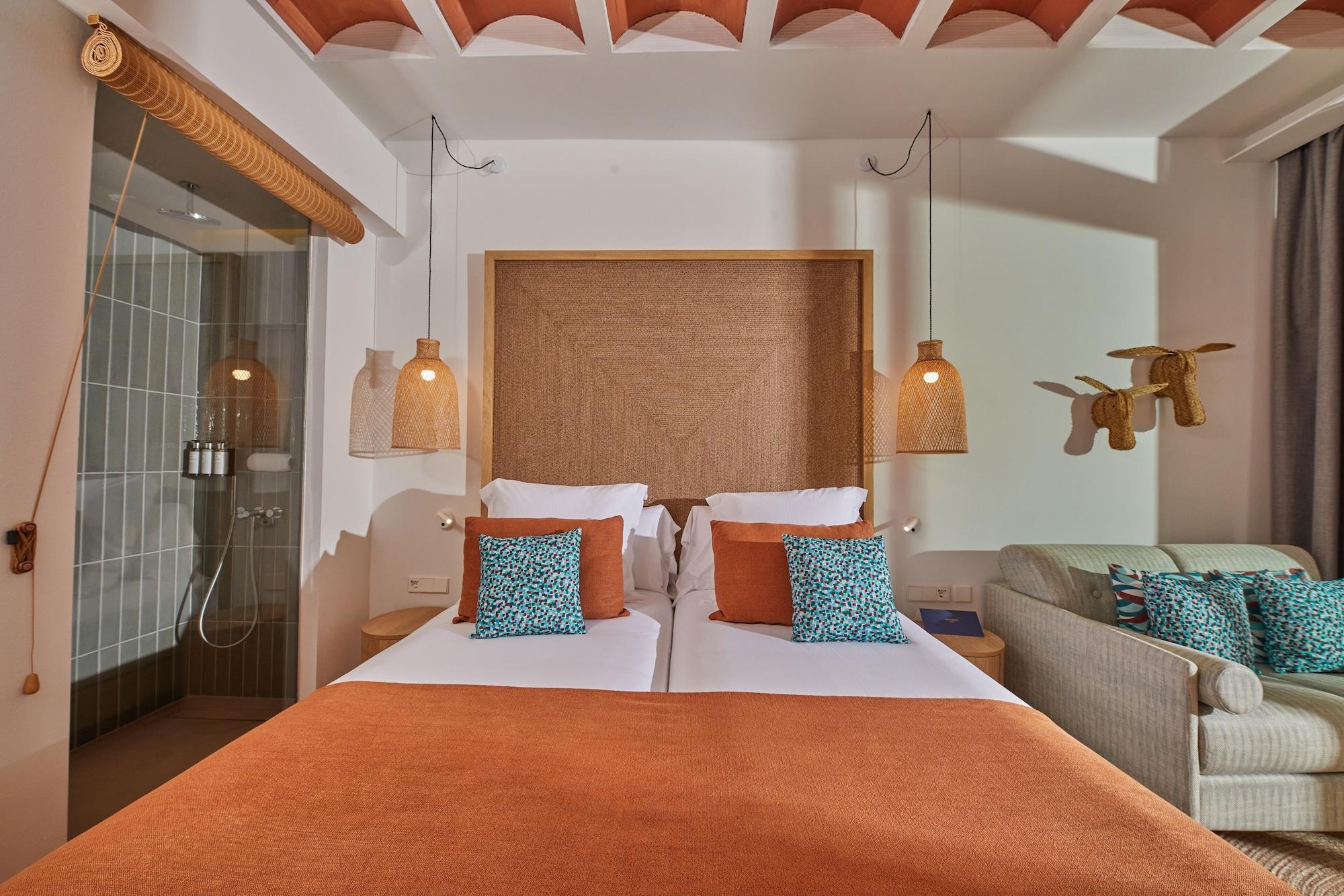 Cala San Miguel Ibiza Resort, Adults Only, Curio Collection By Hilton Port de Sant Miguel Экстерьер фото A room at the hotel