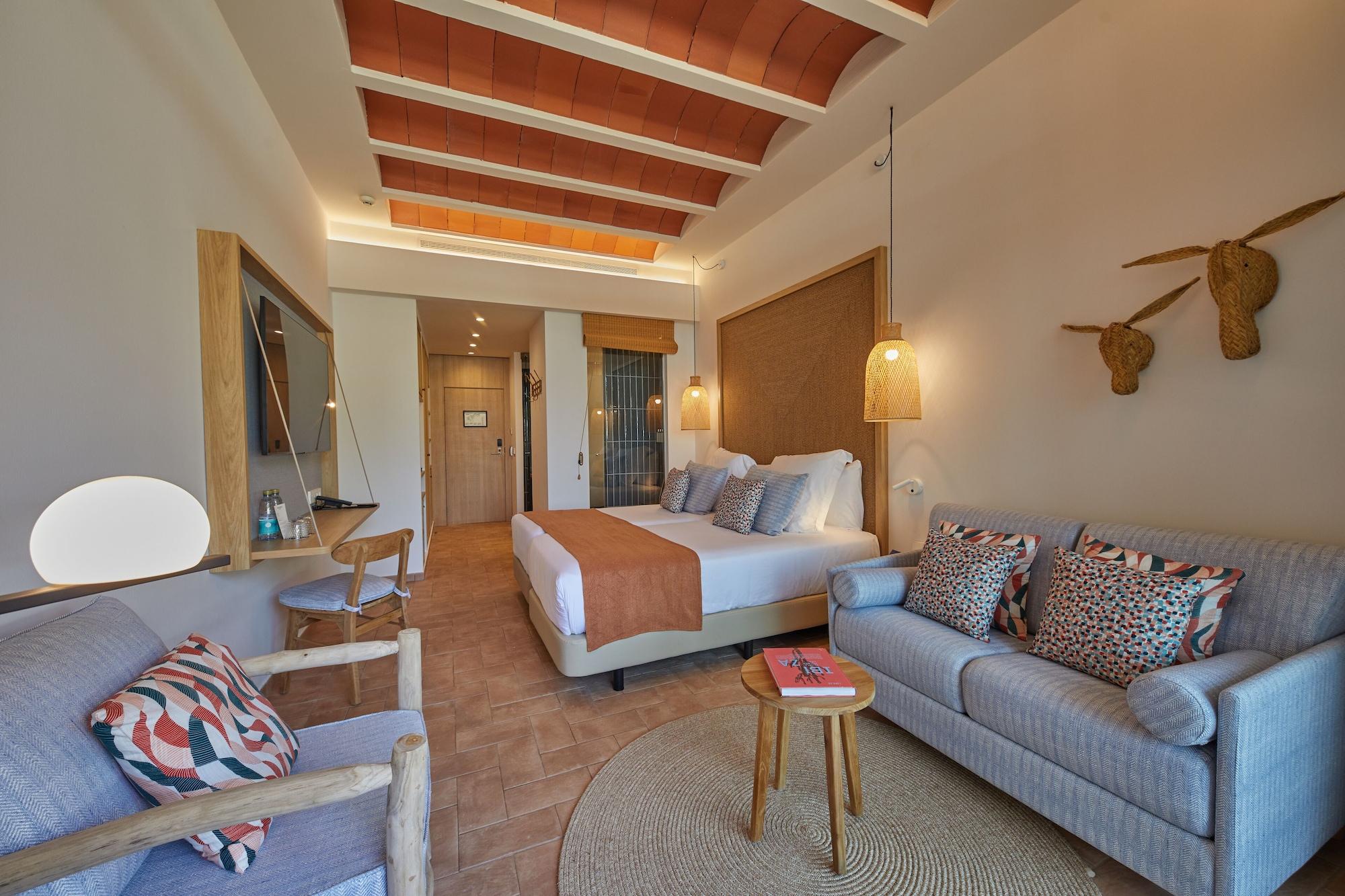 Cala San Miguel Ibiza Resort, Adults Only, Curio Collection By Hilton Port de Sant Miguel Экстерьер фото Deluxe Room