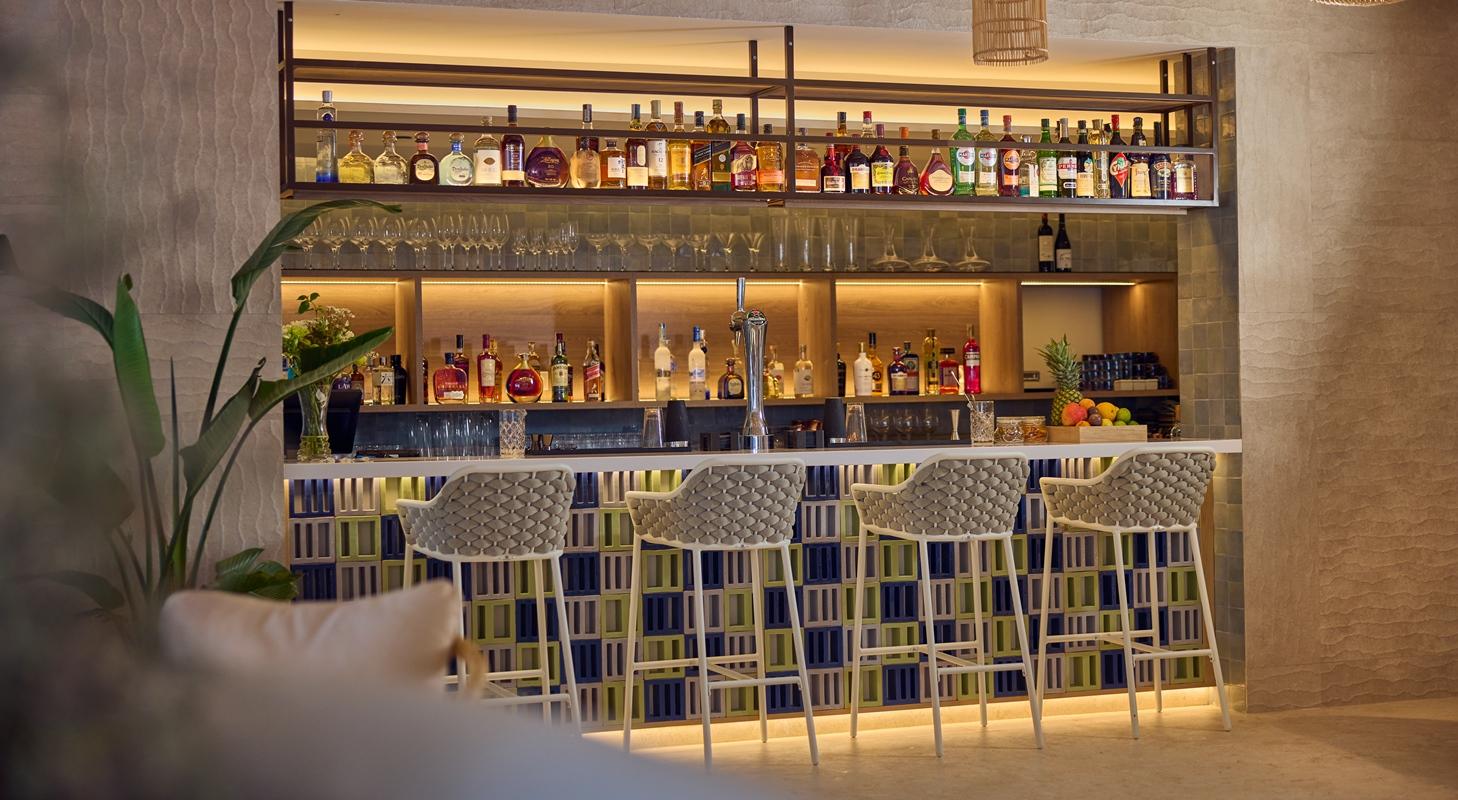 Cala San Miguel Ibiza Resort, Adults Only, Curio Collection By Hilton Port de Sant Miguel Экстерьер фото The bar at the hotel