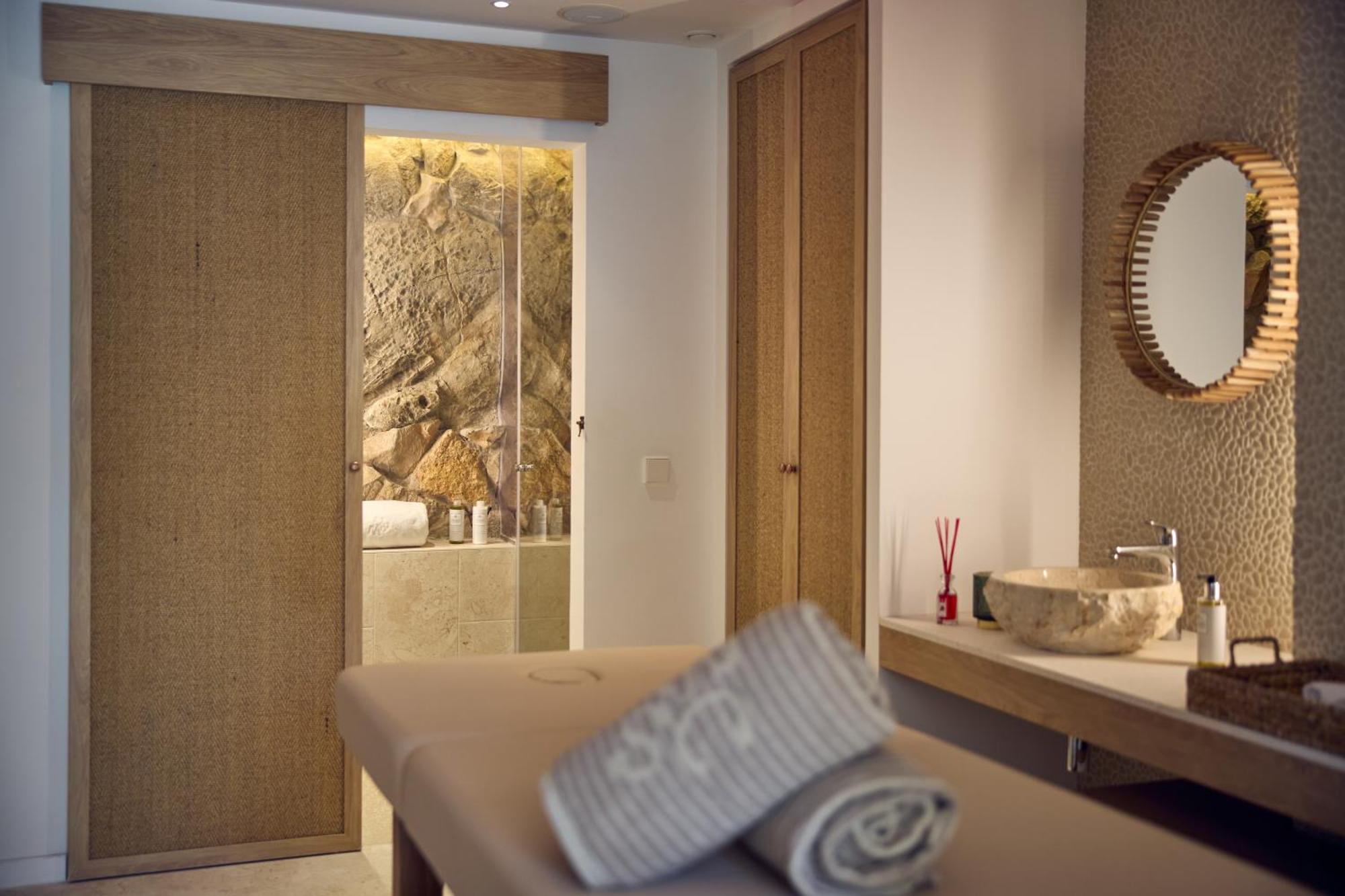 Cala San Miguel Ibiza Resort, Adults Only, Curio Collection By Hilton Port de Sant Miguel Экстерьер фото